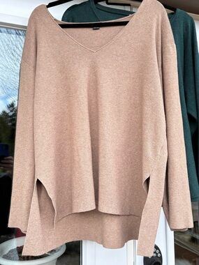 “Splendid” Taupe V-Neck  Knit Sweater